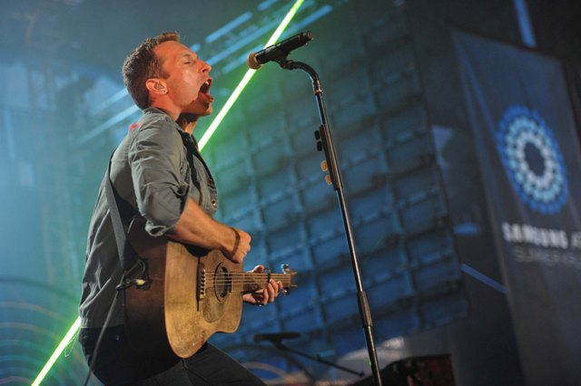 Chris+Martin+Gwyneth+Paltrow+PDA Chris Martin and Gwyneth Paltrow PDA