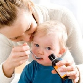 Trẻ bị viêm phổi chăm sóc như thế nào