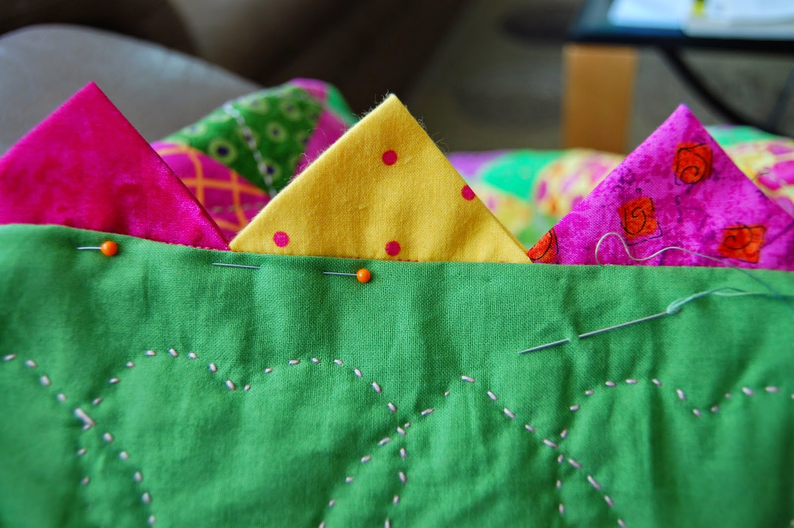 The Domestic Quilter Machine Quilting & Binding Prairie Points on