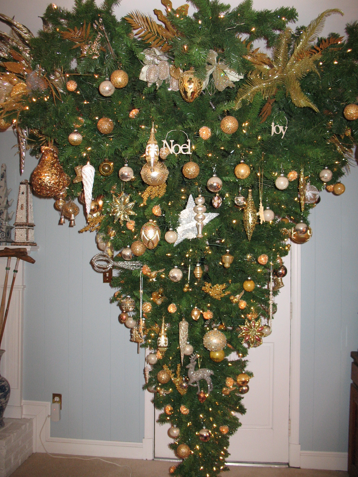 Chinoiserie Chic: Chinoiserie Chic Christmas - My New Upside Down Christmas Tree