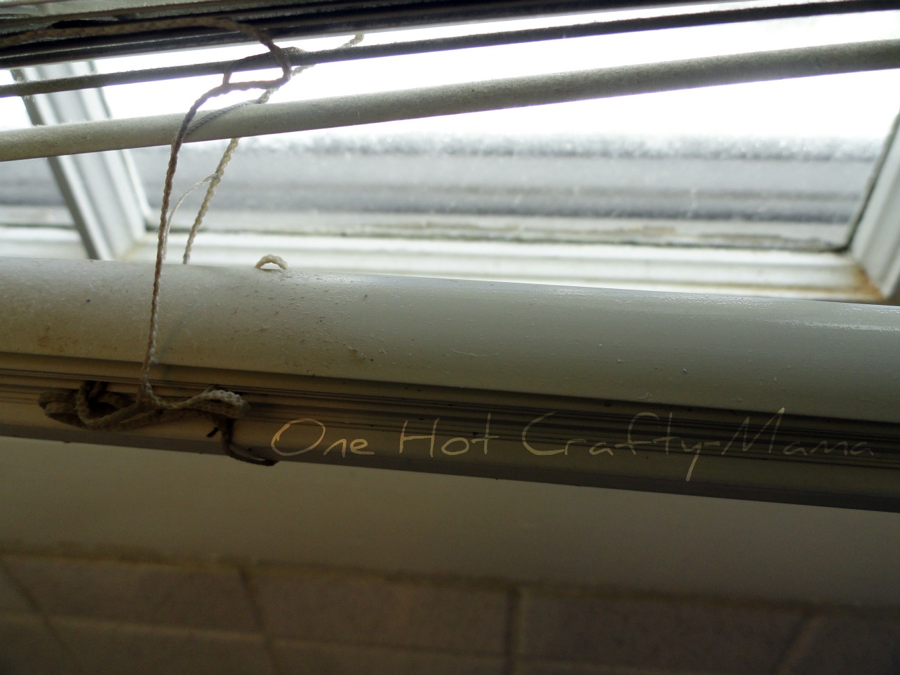 One Hot CraftyMomma A trick to Cleaning Blinds