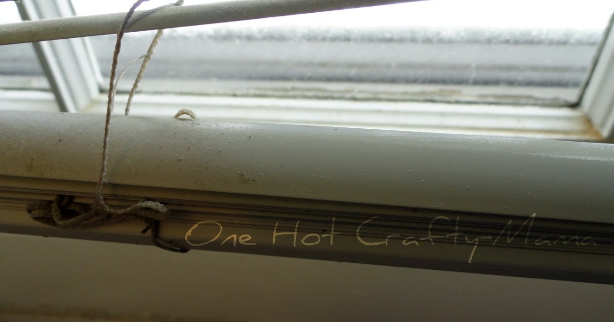 One Hot CraftyMomma A trick to Cleaning Blinds