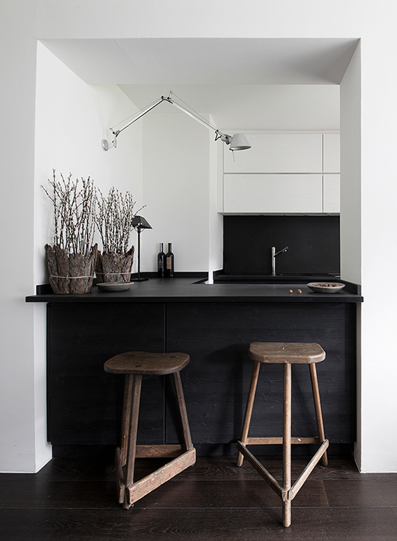 Minimalistic black kitchens | Image by Isabella Magnani