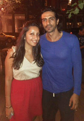 Hrithik Roshan & Arjun Rampal spotted in New York with fans
