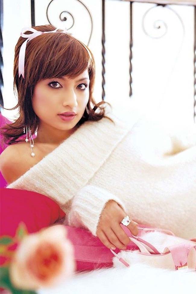 japanese model, singer sada mayumi glamour  images
