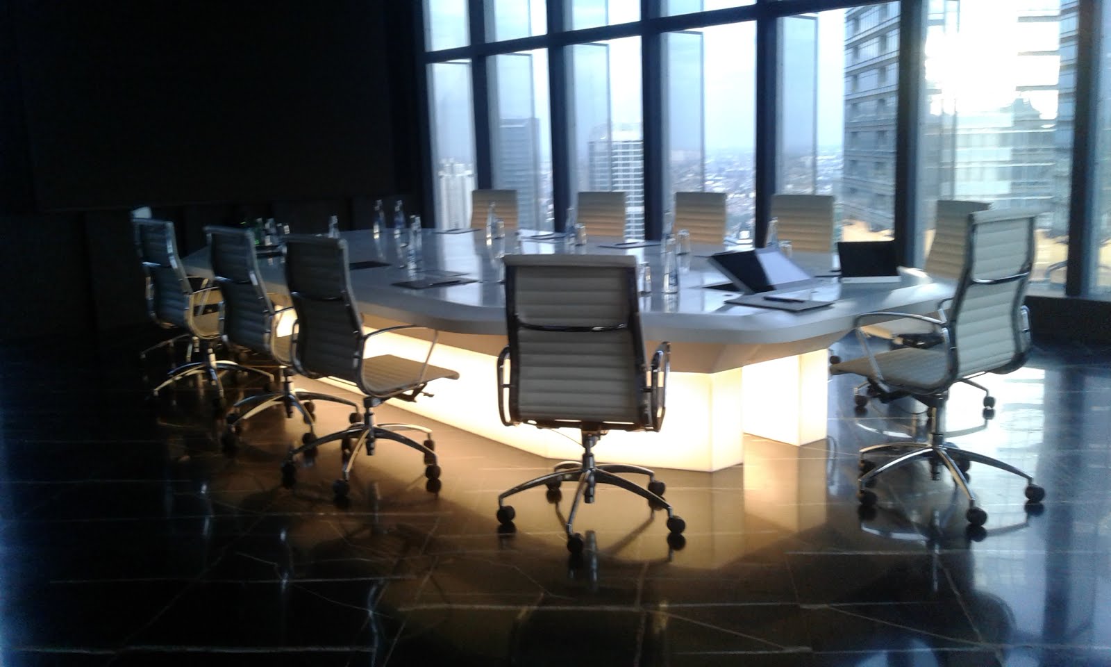 MEETING TABLE FOR EXECUTIVE BY DYNAMIC