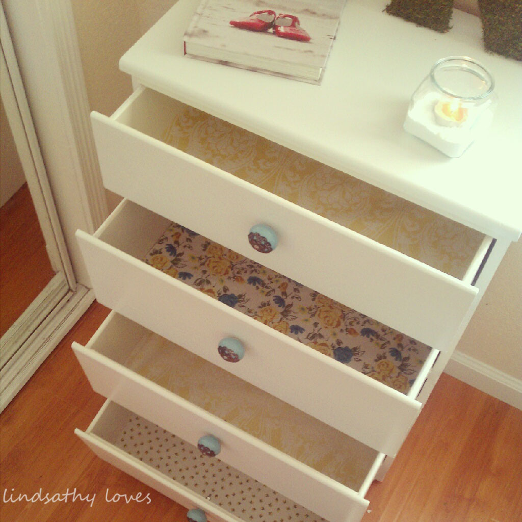 lindsathy loves DIY lining dresser drawers