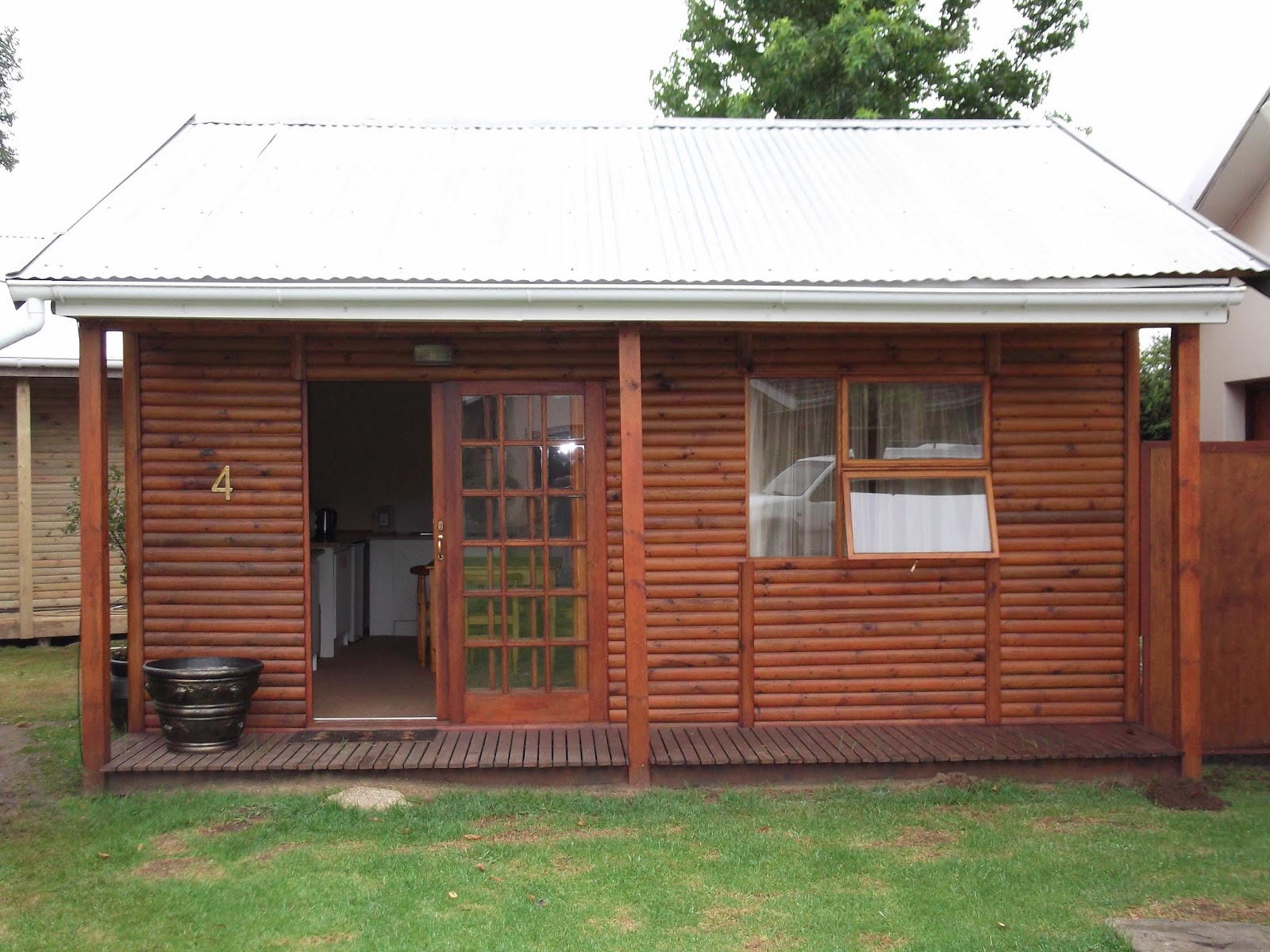 SHANE'S TIMBERS TIMBER COTTAGES