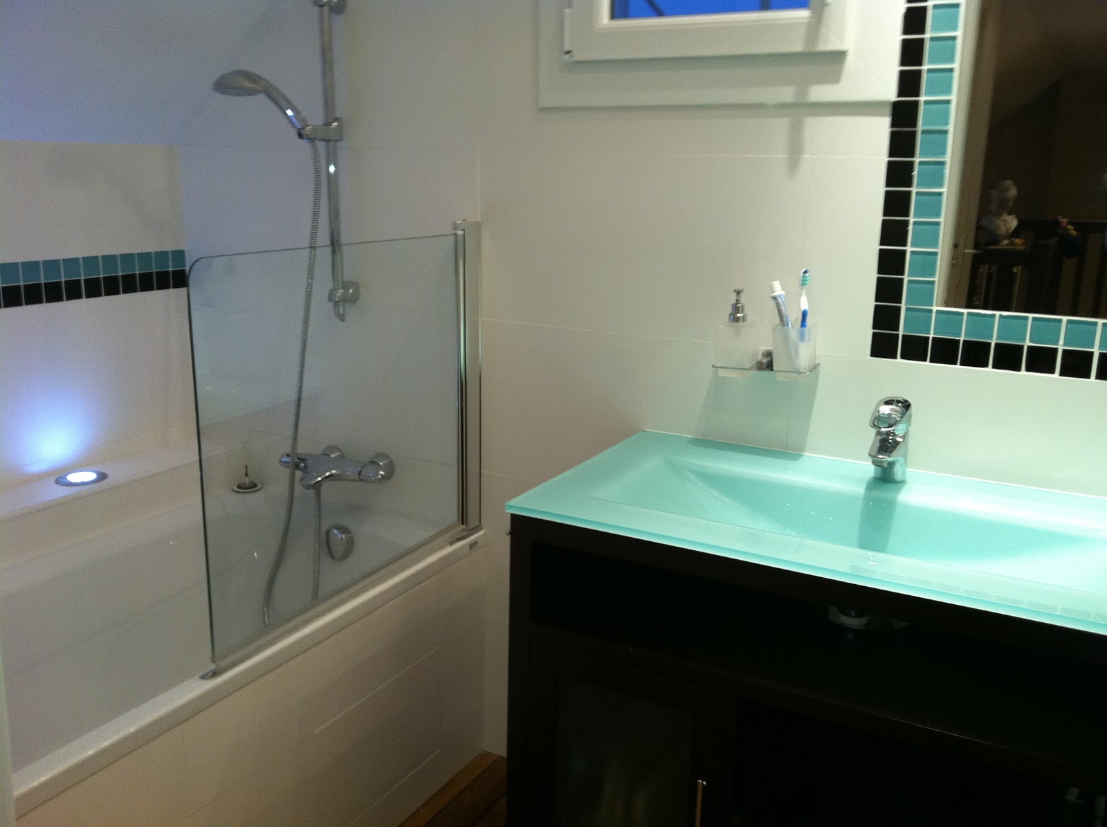 Salle de bain turquoise et beige – lombards