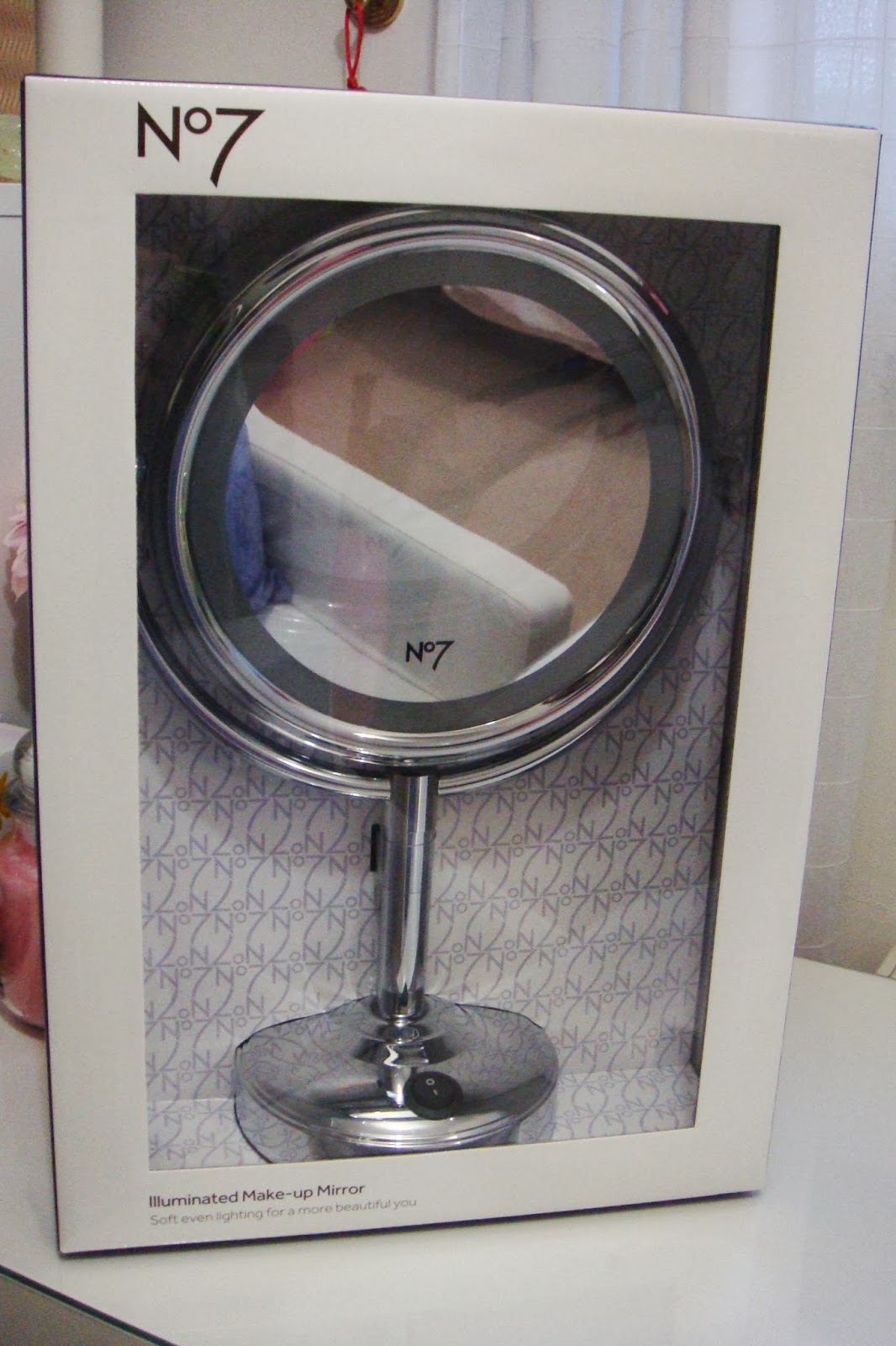 Ruth Boon No. 7 Illuminated Makeup Mirror