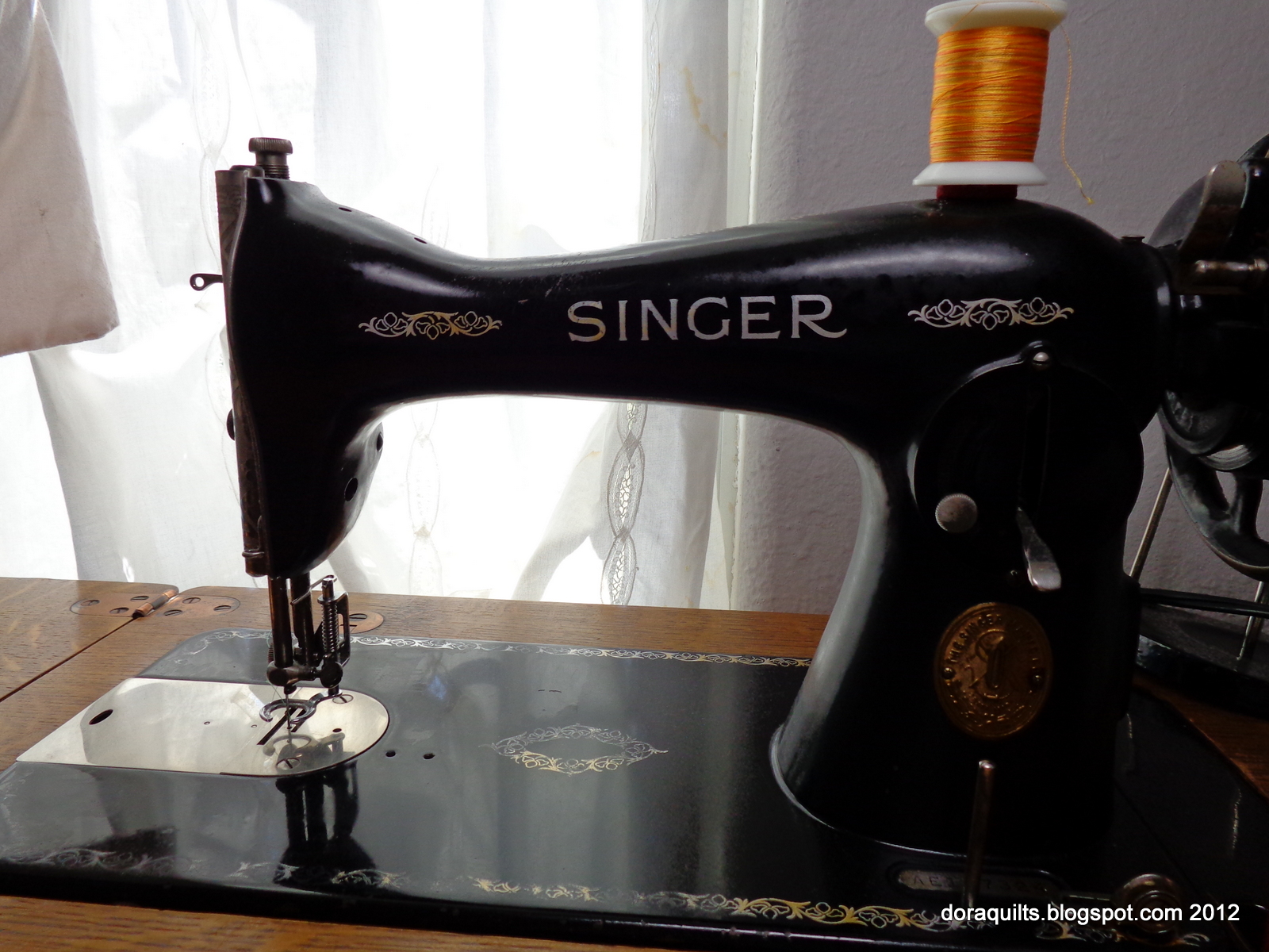 Dora Quilts New Quilt Visitors and How to Lower Feed Dogs on Singer 15