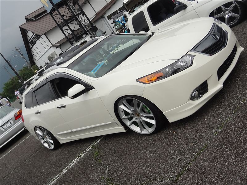 Wagon LifeStyle: TSX Wagon in Japan