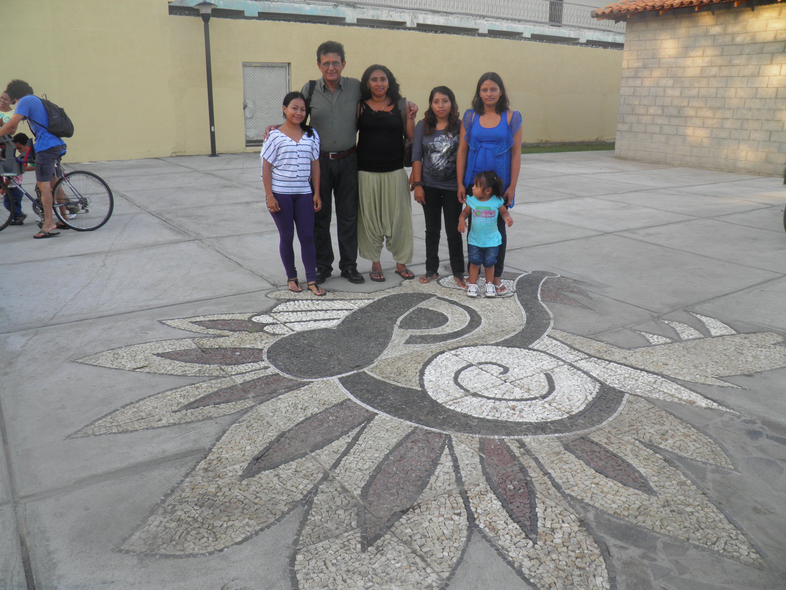 La Cueva del Mosaico: FINALIZA INSTALACIÓN DE MOSAICOS EN PLAZA DE SUTIABA