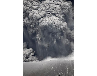 Gambar Letusan Gunung Berapi Shinmoedake Di Jepun Yang Disebabkan Oleh Gempa Bumi