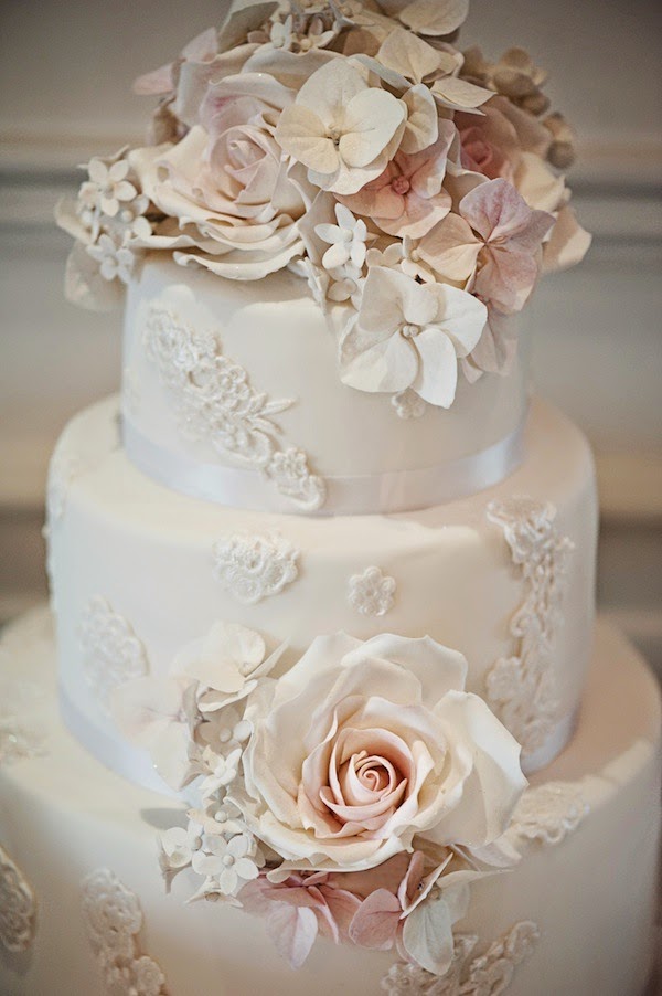 wedding cake form special flowers