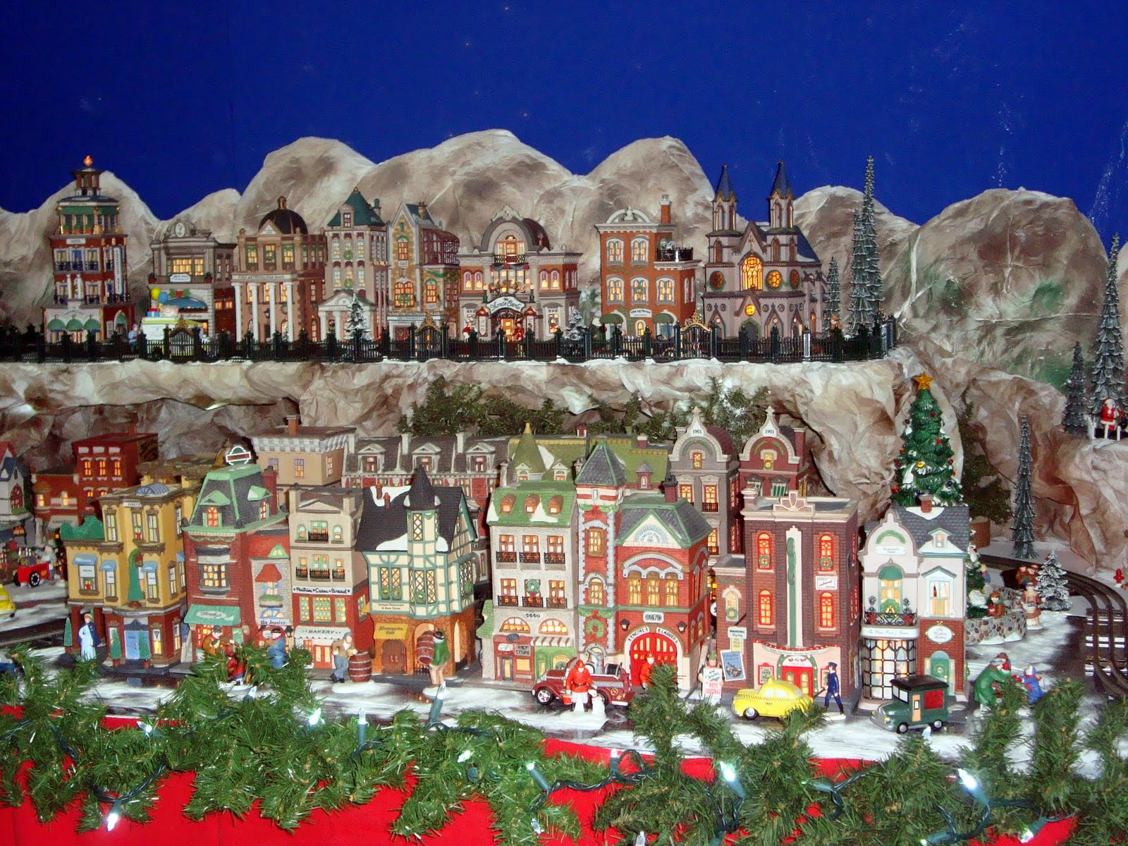 Highway Runner CHRISTMAS HOUSE IN MENIFEE, CA