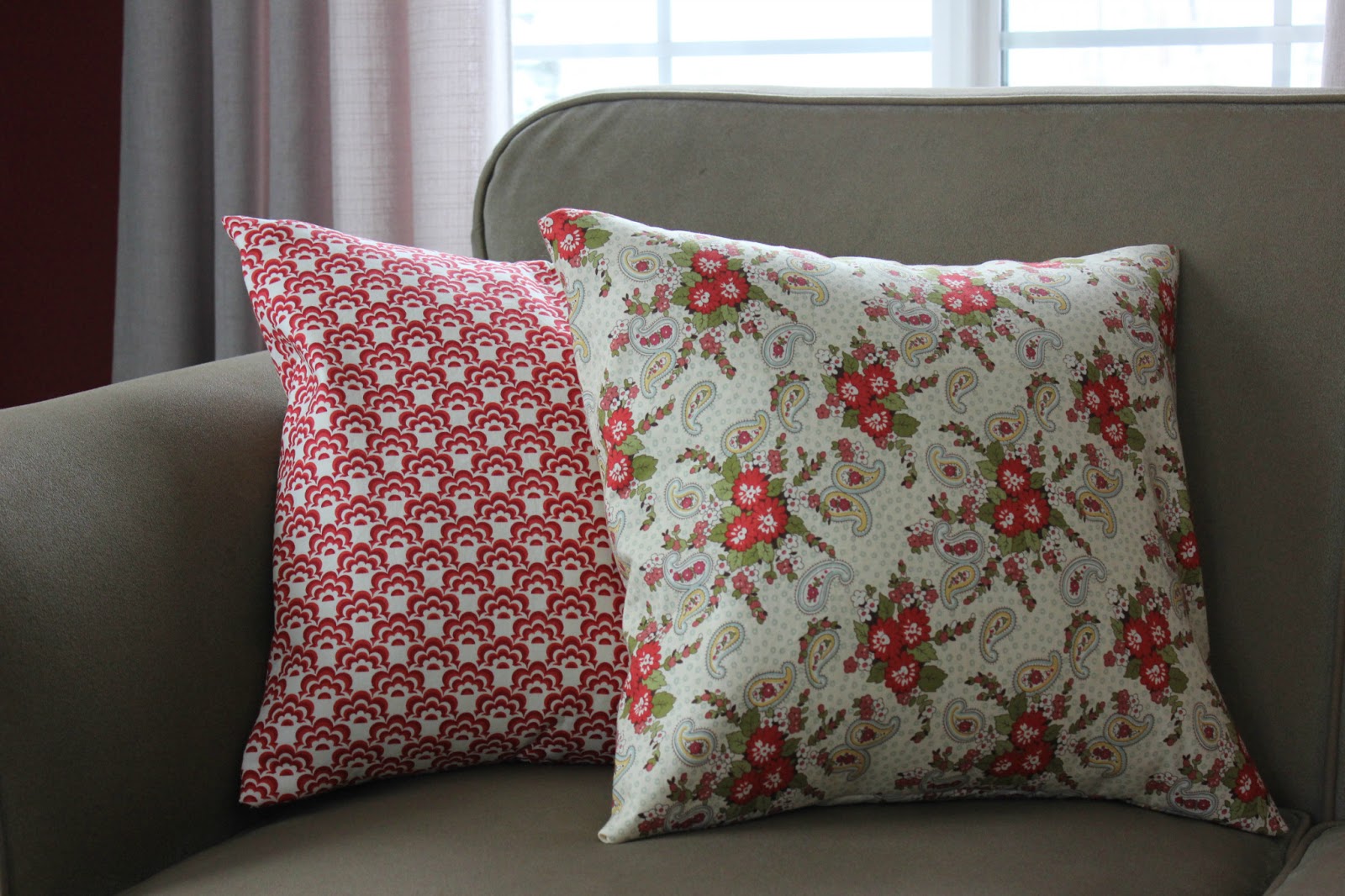 how to spruce up your couch {DIY throw pillows} AMANDA BACON