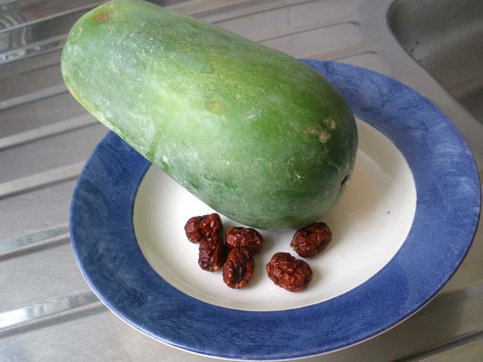 汤水好介绍 木瓜花生排骨汤