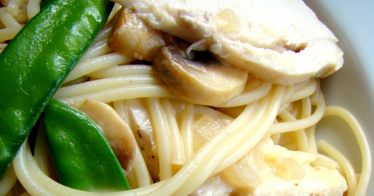 Spaghetti with chicken in white wine parmesan sauce