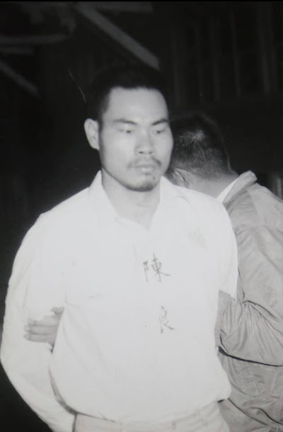 前民進黨主席施明德在臉書貼文【一寸自由一寸血】,意有所指的批評台灣政治領袖的歷史態度,儘是為自己的政治利益在發言。暗批前總統馬英九。 前民進黨主席施明德在臉書貼文【一寸自由一寸血】,意有所指的批評台灣政治領袖的歷史態度,儘是為自己的政治利益在發言。暗批前總統馬英九。