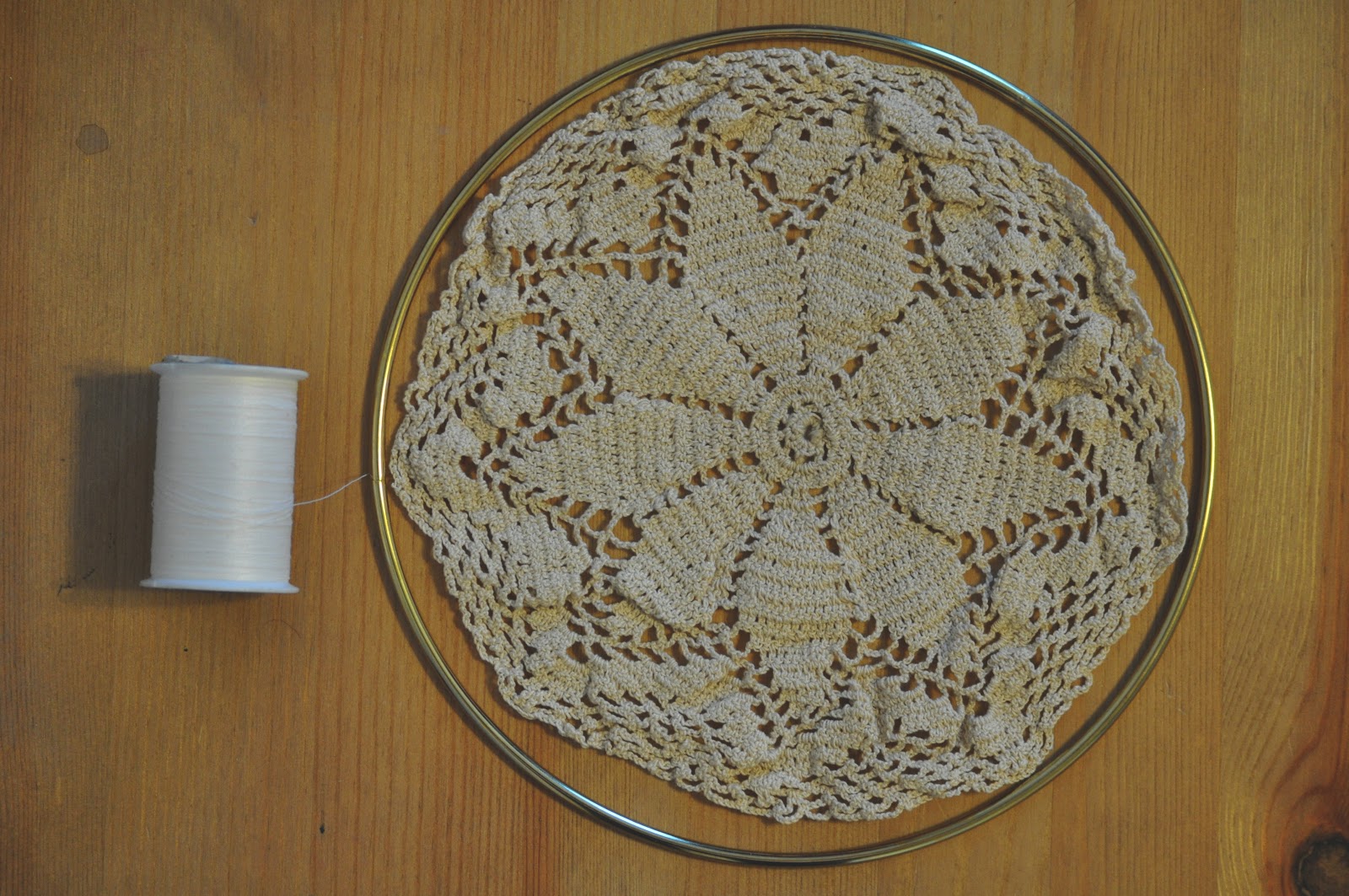 Pie N' the Sky diy // doily display