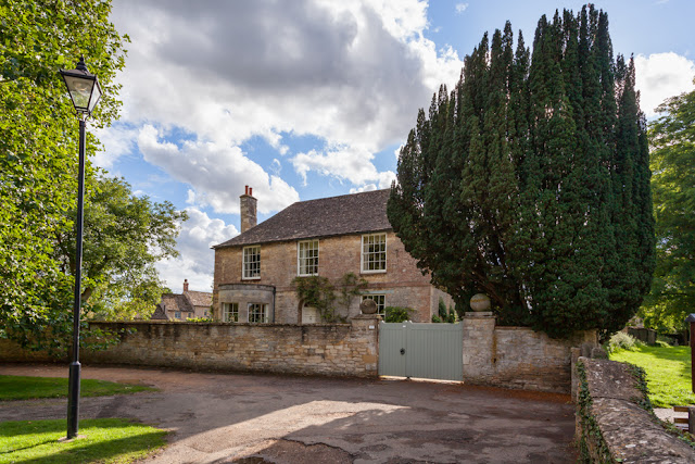 Crawley house in Bampton Oxfordshire by Martyn Ferry Photography