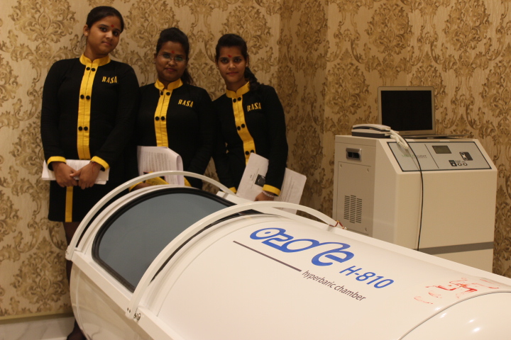 India Hyperbaric oxygen therapy chamber, Hard Aluminium 1.5 ATA in Anti Aging & Wellness center.