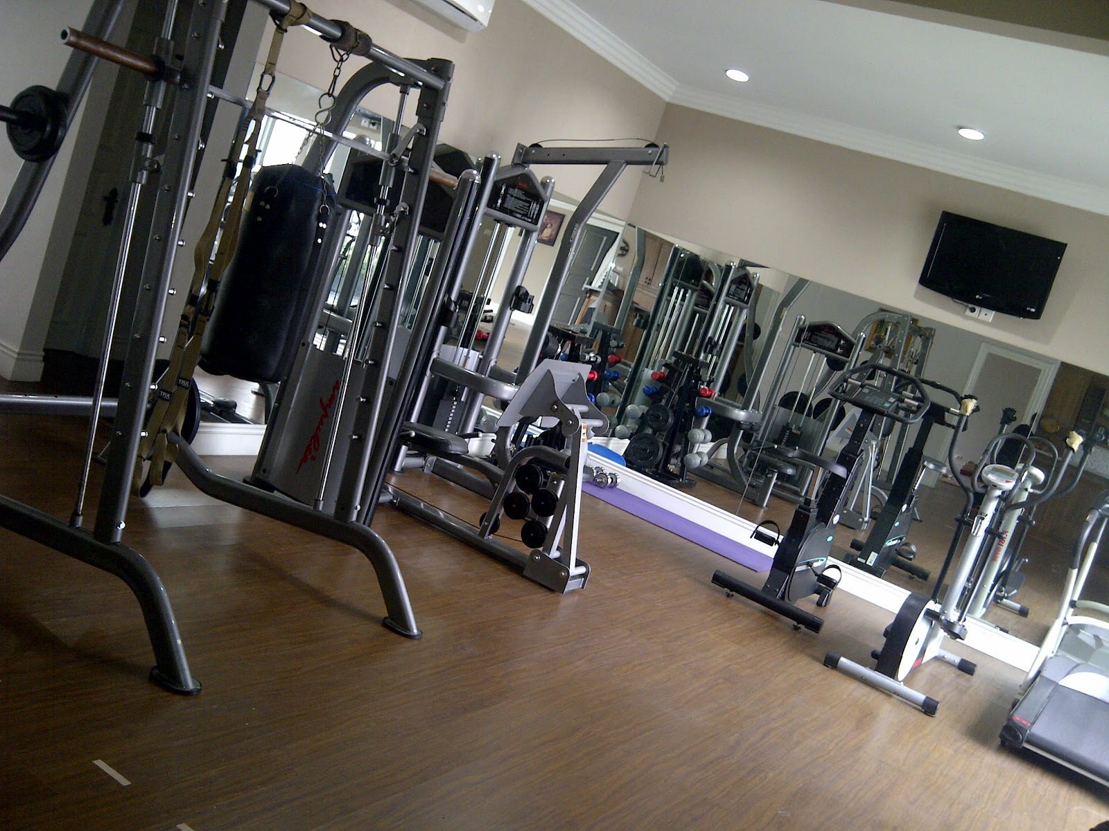 PERSONAL TRAINER JAKARTA THE BEST FITNESS EQUIPMENT AT REASONABLE