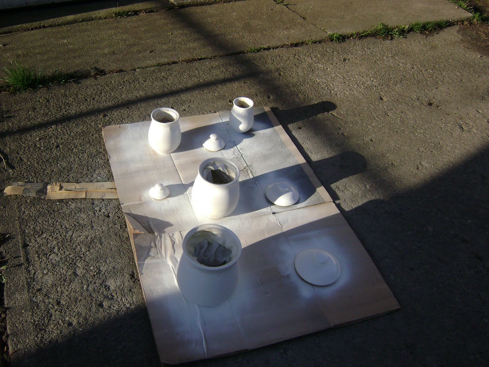 Riparata... Spray Painting Ceramic My New Kitchen Canisters