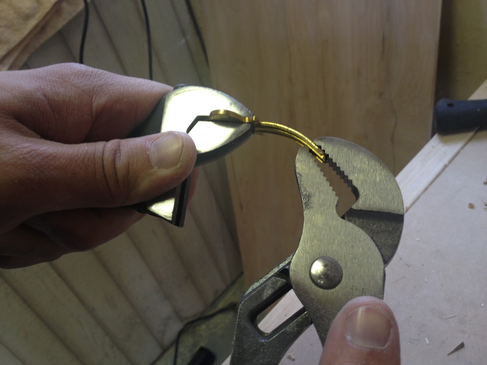 Get Rich or DIY Tryin' Key Holder Using Old Keys