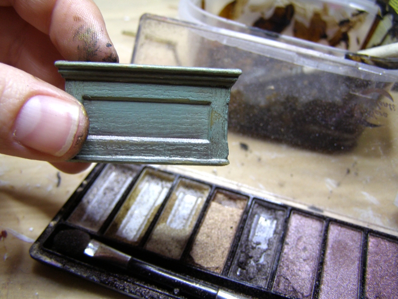 Pequeñeces: Un baño de libro