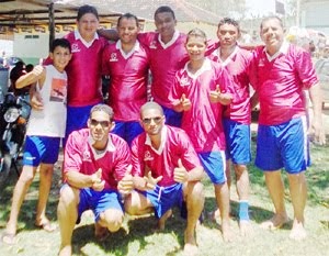 BRAVA EQUIPE DO BELA VISTA DISPUTA TORNEIO DE FUTEBOL DE AREIA EM ITACURUBITIBA