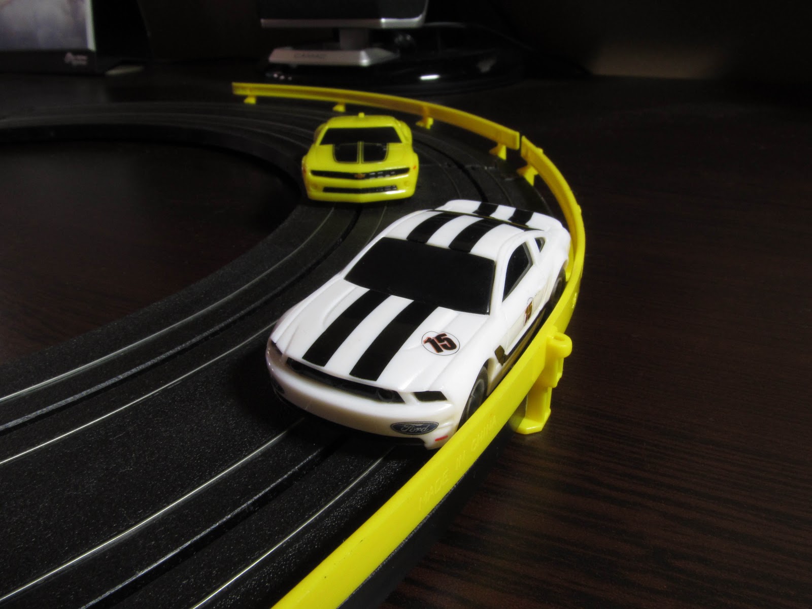 Diecast Hobbist Hot Wheels Ford Mustang Vs Chevy Camaro Slot Car Set