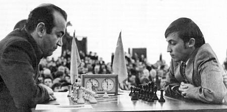 Ex-campeão de xadrez punido por apoiar guerra teve ajuda de espiões  soviéticos em Mundial - 14/03/2022 - Esporte - Folha