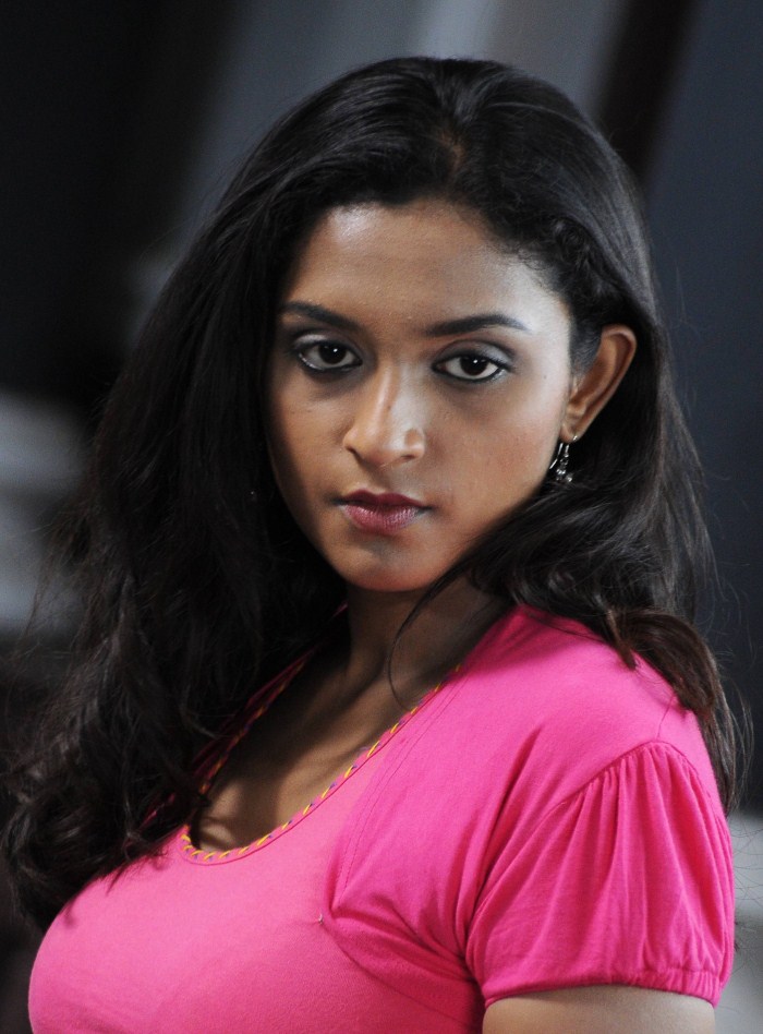 Uyarthiru 420 Tamil Movie Stills Cinindya