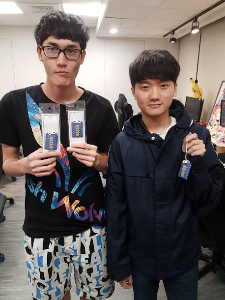 昨(12)日《英雄聯盟》世界賽入圍賽與小組賽的抽籤結果出爐,但由於抽籤講求機運,結果自然是幾家歡樂幾家愁,照片為等待抽籤中的北美隊伍TSM。 昨(12)日《英雄聯盟》世界賽入圍賽與小組賽的抽籤結果出爐,但由於抽籤講求機運,結果自然是幾家歡樂幾家愁,照片為等待抽籤中的北美隊伍TSM。