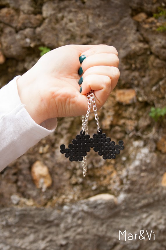 Cómo hacer un collar de bigotes con hama beads