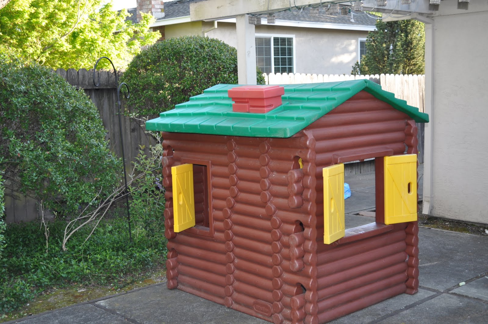 Conde Family Lincoln Log Playhouse