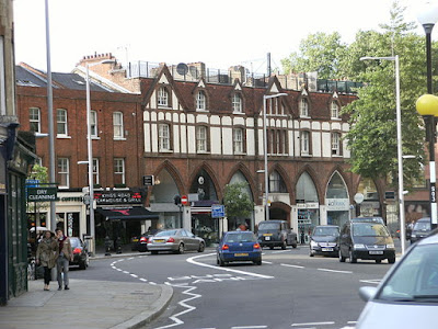 "King's Road, Chelsea, London SW10, 4 June 2011" by Mark Ahsmann - Own work. Licensed under CC BY-SA 3.0 via Wikimedia Commons - http://commons.wikimedia.org/wiki/File:King%27s_Road,_Chelsea,_London_SW10,_4_June_2011.jpg#/media/File:King%27s_Road,_Chelsea,_London_SW10,_4_June_2011.jpg
