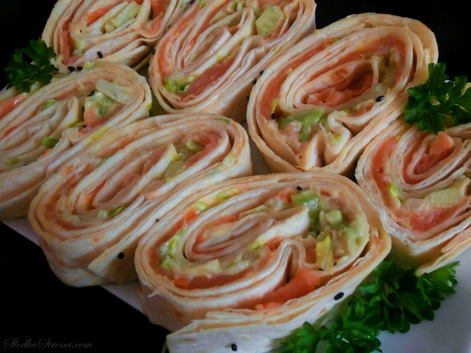 Słodka Strona Roladki z Tortilli na Zimno z Łososiem Wędzonym i Awokado