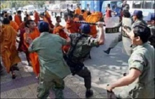 CPP's cops beaten Buddhist monks protested against forced evictions in 2011