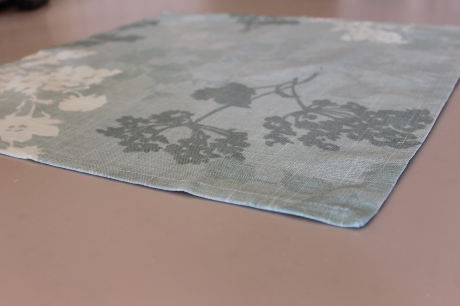 do it yourself divas DIY Turn Cloth Napkins into Curtains