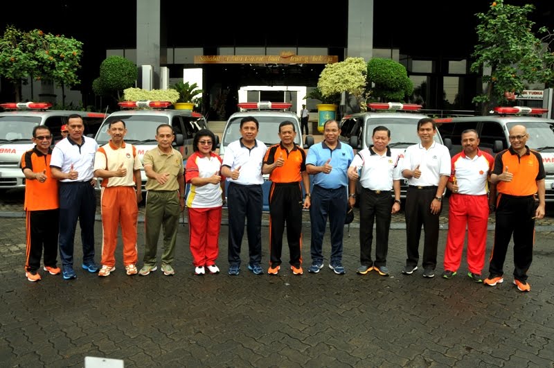 TNI Terima Bantuan Mobil Ambulan dari PT Asabri