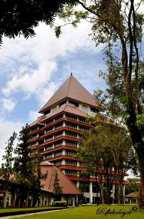 Ar Riyat: Gedung Rektorat Universitas Indonesia