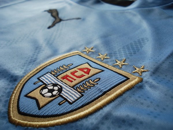 http://3.bp.blogspot.com/-Avtw5XU63GI/TiyMyOXRhVI/AAAAAAAAUpY/7eqo-NDgTTw/s1600/uruguay+camisa.jpg