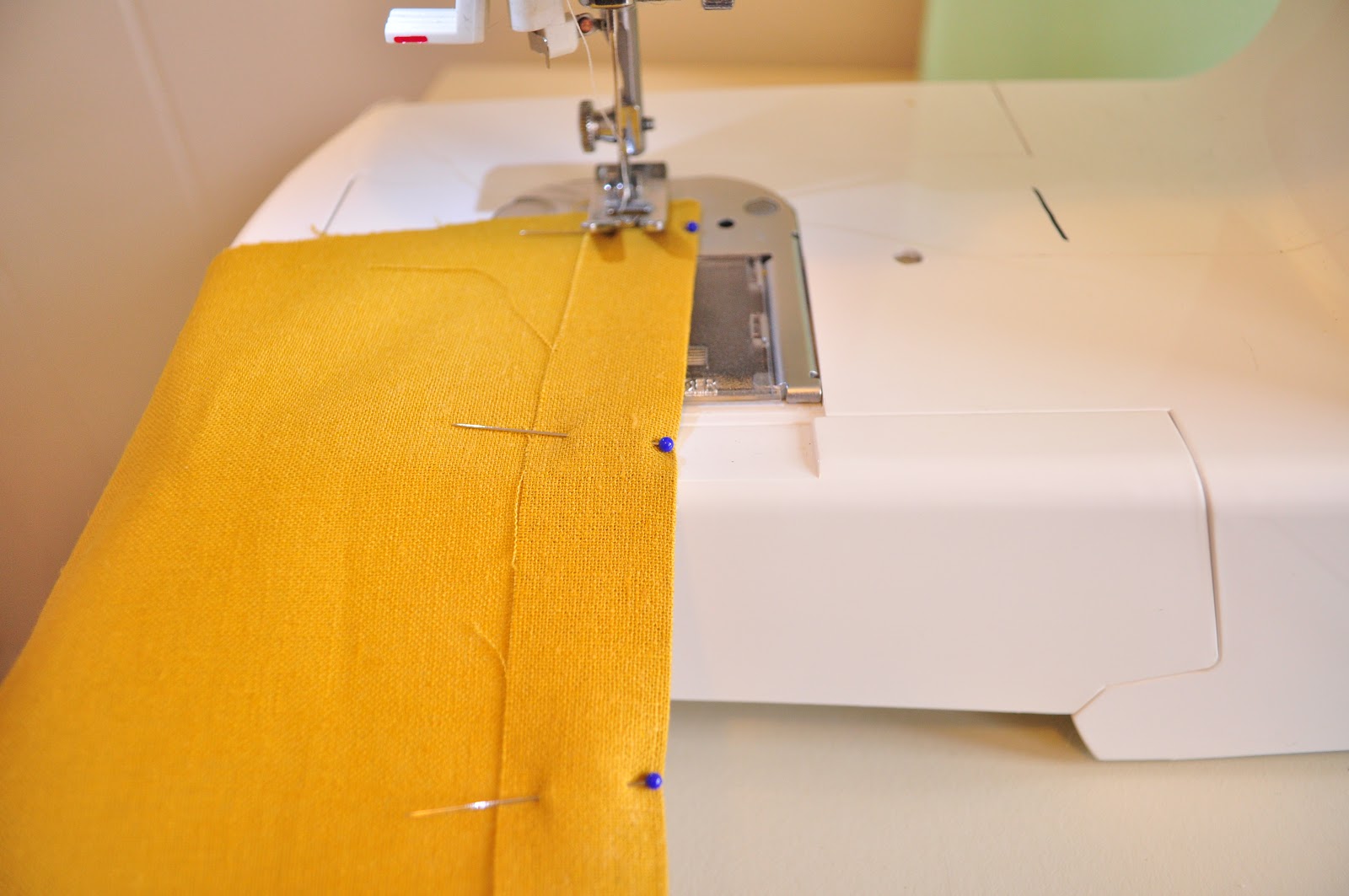 906 E. Chic ANTHROPOLOGIE Inspired PomPom Tree Skirt {A TUTORIAL}...