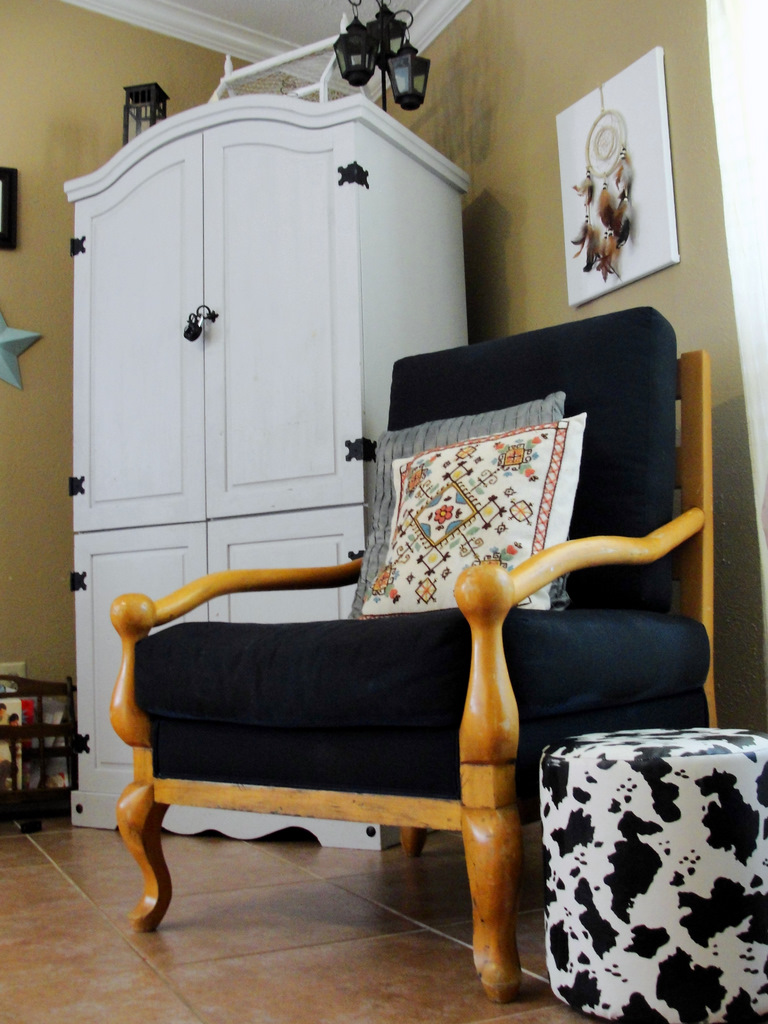 Little Lovables Homefront Spray Painting an Upholstered Chair Makeover