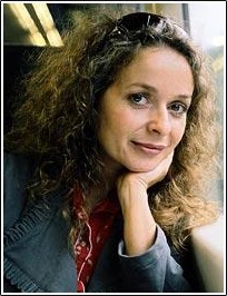 julia sawalha