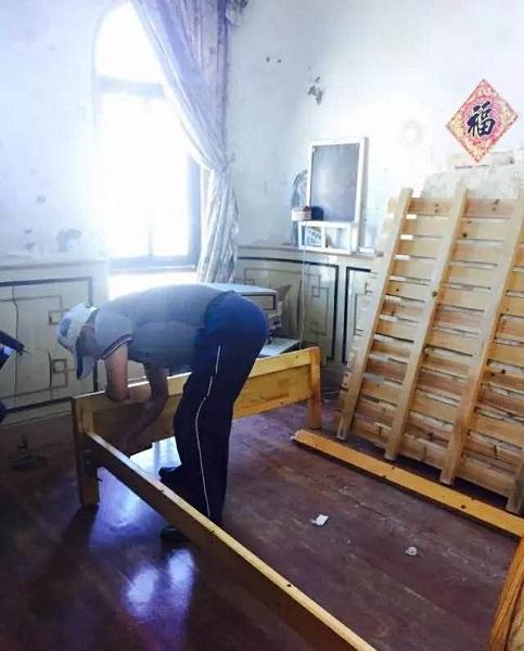 最牛釘子戶橫亙在馬路中央 最牛釘子戶橫亙在馬路中央