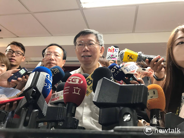 台北市長柯文哲(右)今(26)日與台北市警局長陳嘉昌(左)受訪。 台北市長柯文哲(右)今(26)日與台北市警局長陳嘉昌(左)受訪。